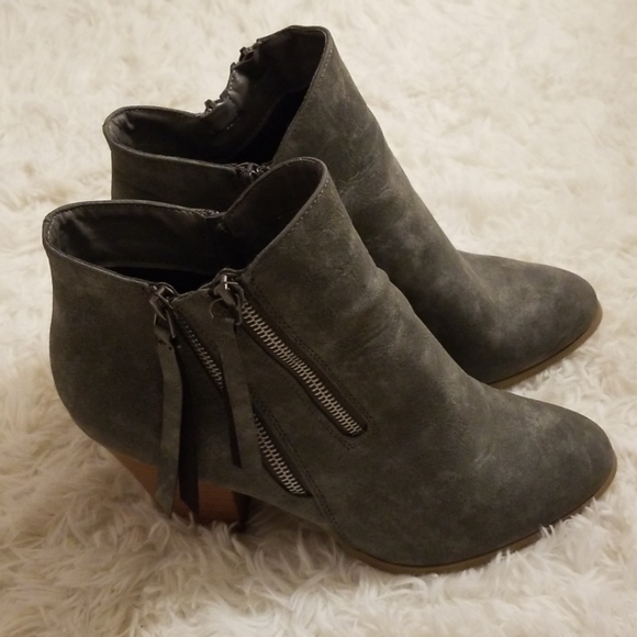 Gray booties just for you! - Picture 2 of 5